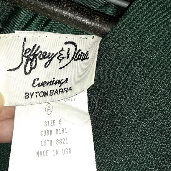 Jeffrey and Dara Evenings Dark Emerald Gown sz 8 - Picture 3 of 3
